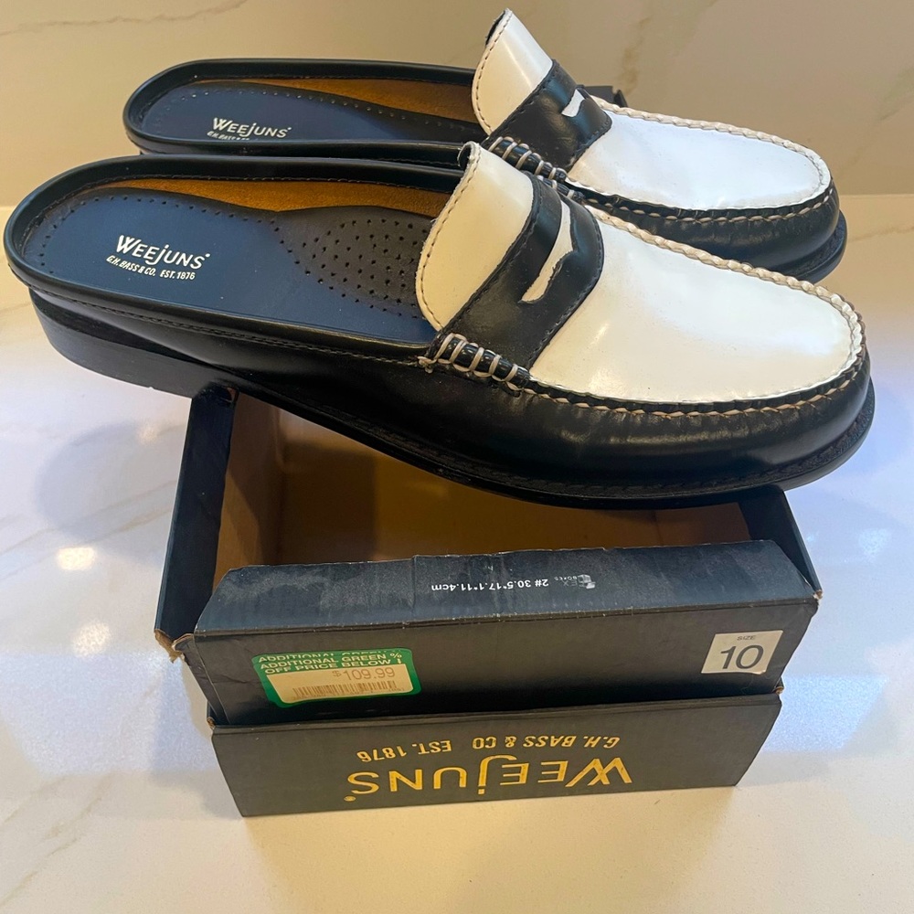 GH Bass and Co Navy/White Weejuns 10M